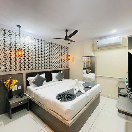 Hotel Blue Petals Shamshabad Eksteriør billede