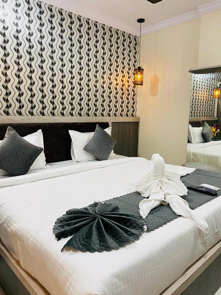 Hotel Blue Petals Shamshabad Eksteriør billede